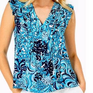 Beautiful vibrant colors!! Love the fit of this shirt